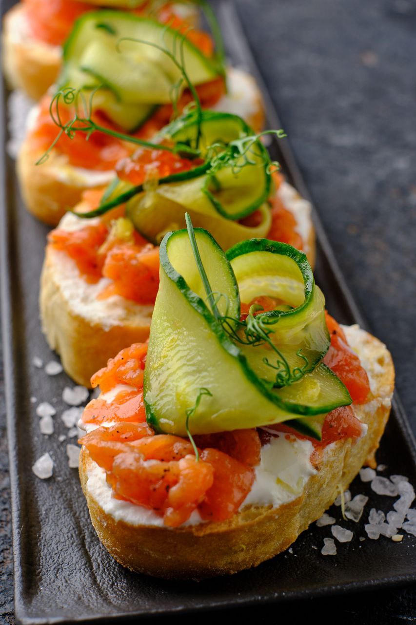 Tapas with marinated salmon<br>250 g.